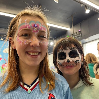 LeeAnn Kreischer's daughters, Georgia Kreischer and Ila Kreischer, did facepainting.